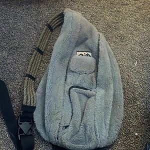 Gray furry kavu bag!🥰